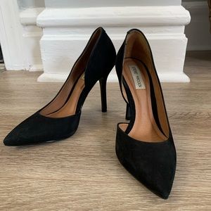 Steve Madden Black Suede Pumps